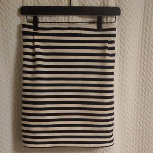 CLASSY, TIMELESS "TOMMY HILFIGER" SIZE 18, SKIRT